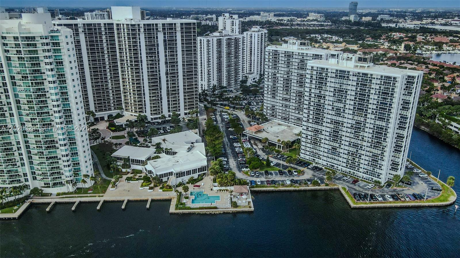 20281 E Country Club Dr #2101, Aventura FL 33180
