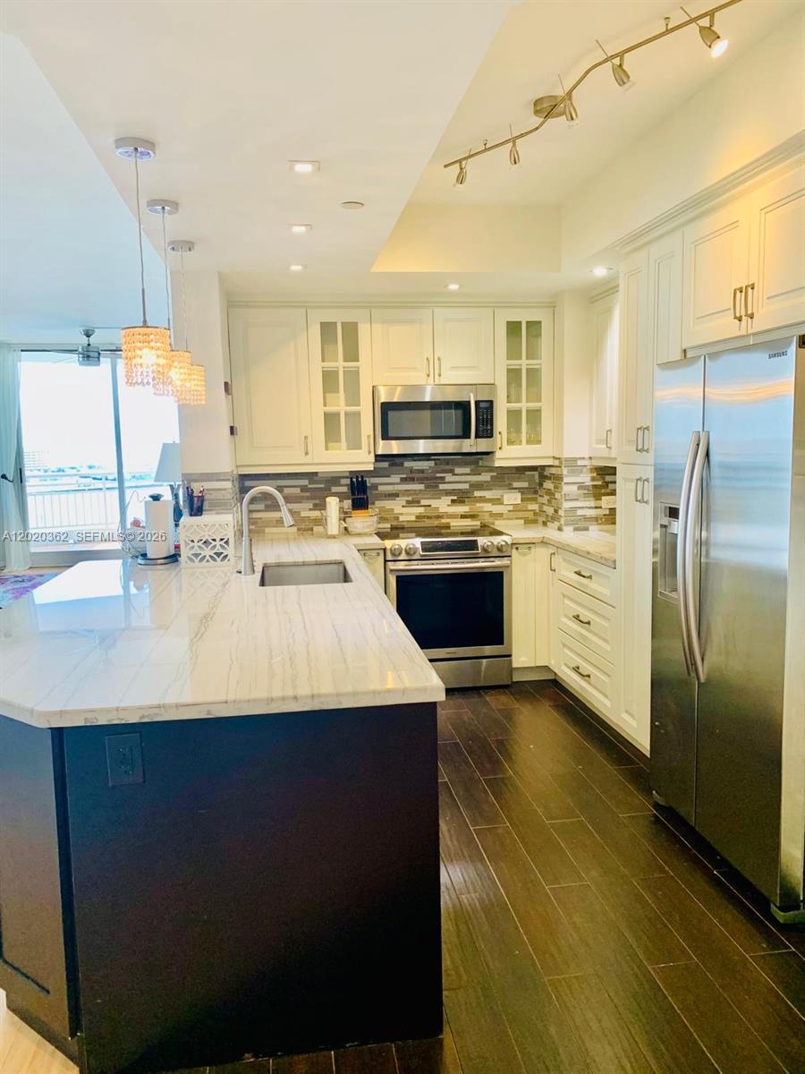 888 Brickell Key Dr #1612, Miami FL 33131