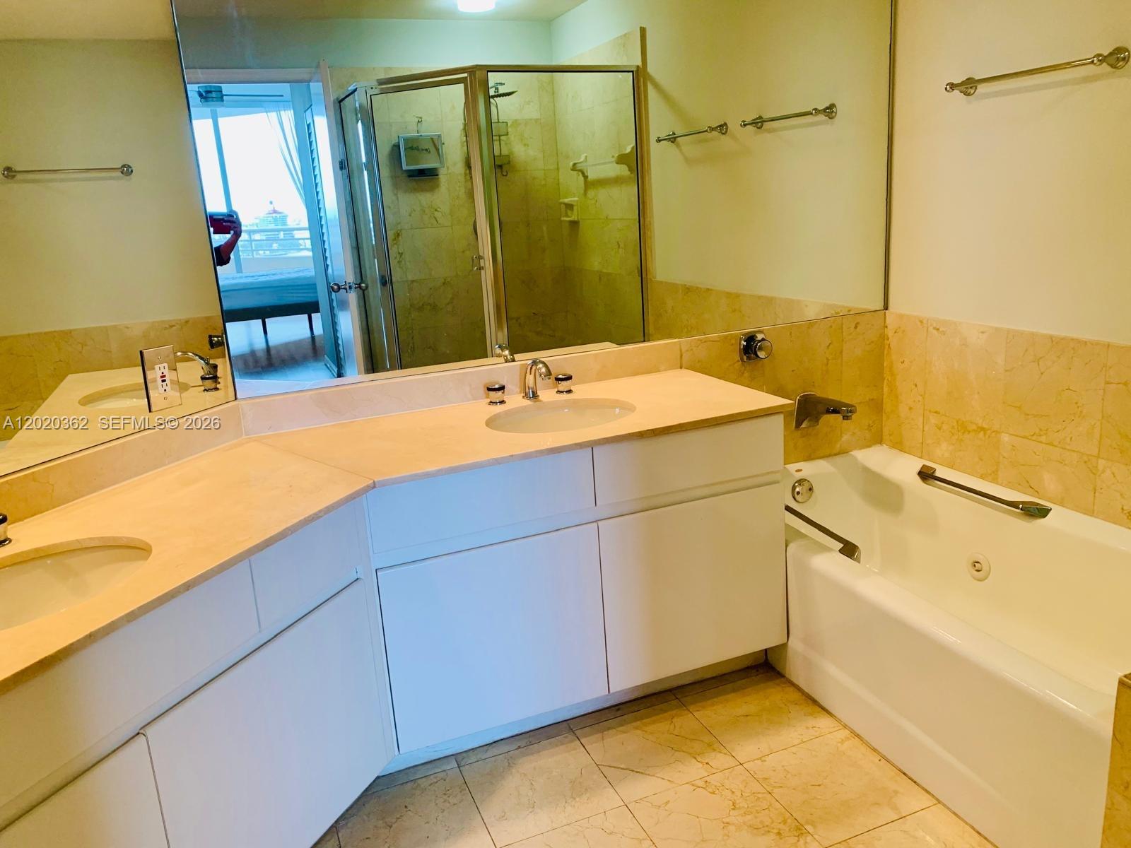 888 Brickell Key Dr #1612, Miami FL 33131