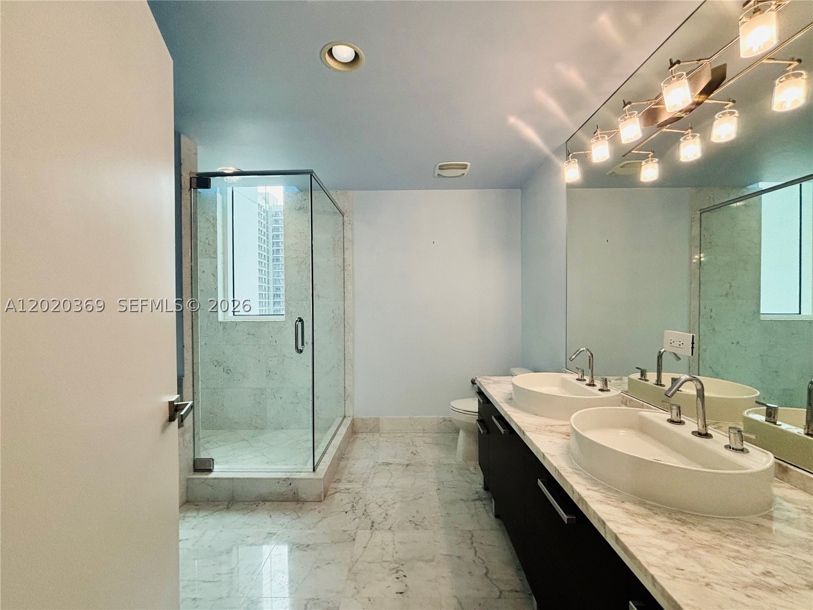 253 NE 2nd St #2003, Miami FL 33132