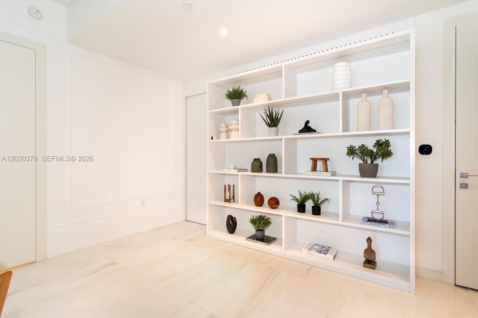 300 Biscayne Boulevard Way #802E, Miami FL 33131