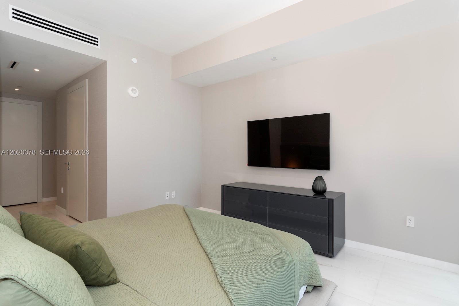 300 Biscayne Boulevard Way #802E, Miami FL 33131