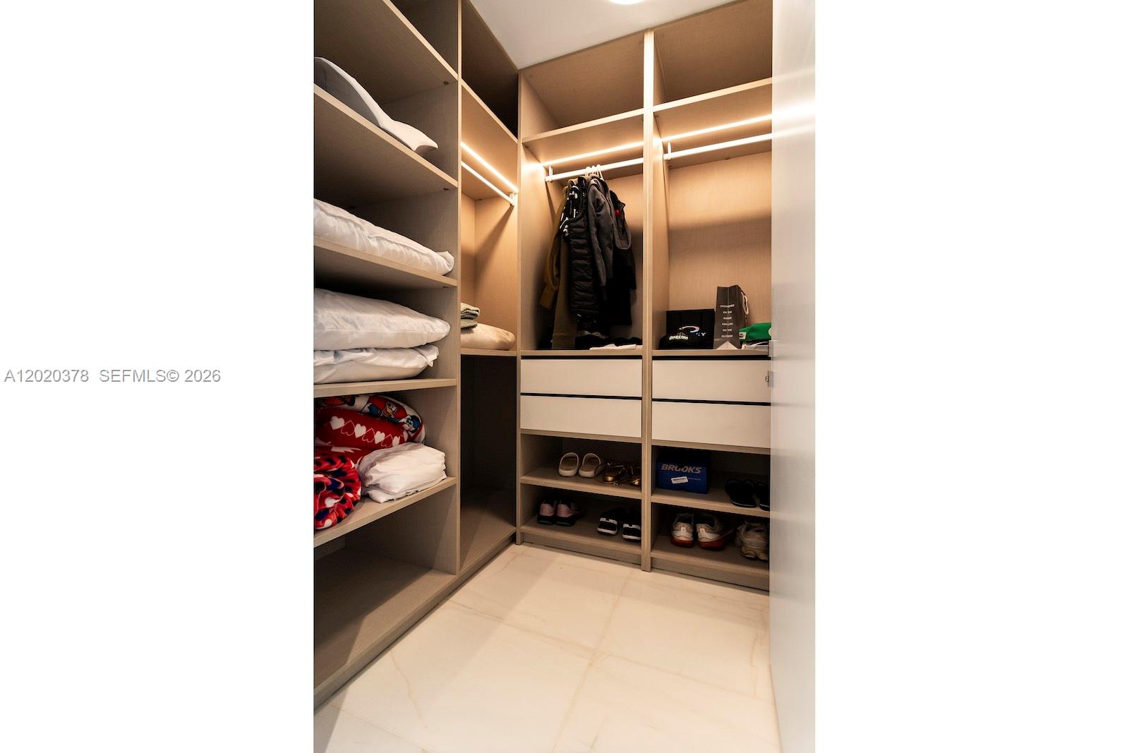 300 Biscayne Boulevard Way #802E, Miami FL 33131