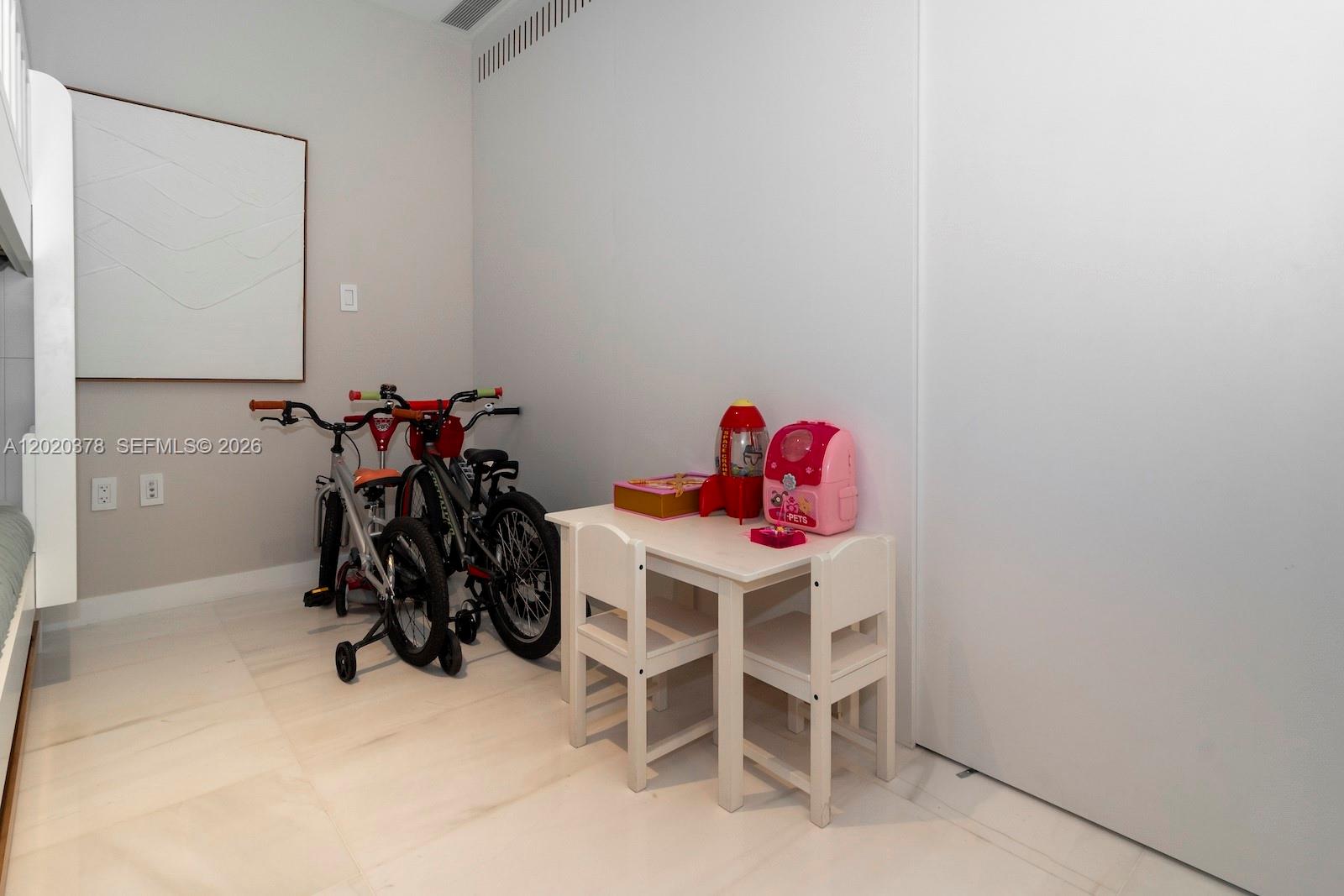 300 Biscayne Boulevard Way #802E, Miami FL 33131