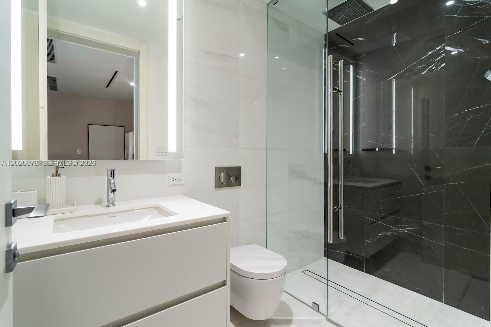 300 Biscayne Boulevard Way #802E, Miami FL 33131