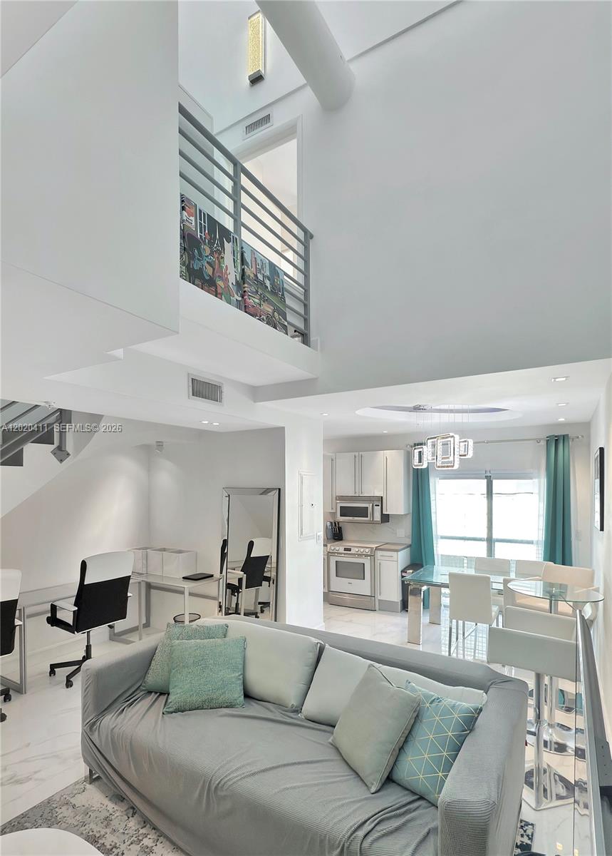 734 Michigan Ave #6, Miami Beach FL 33139