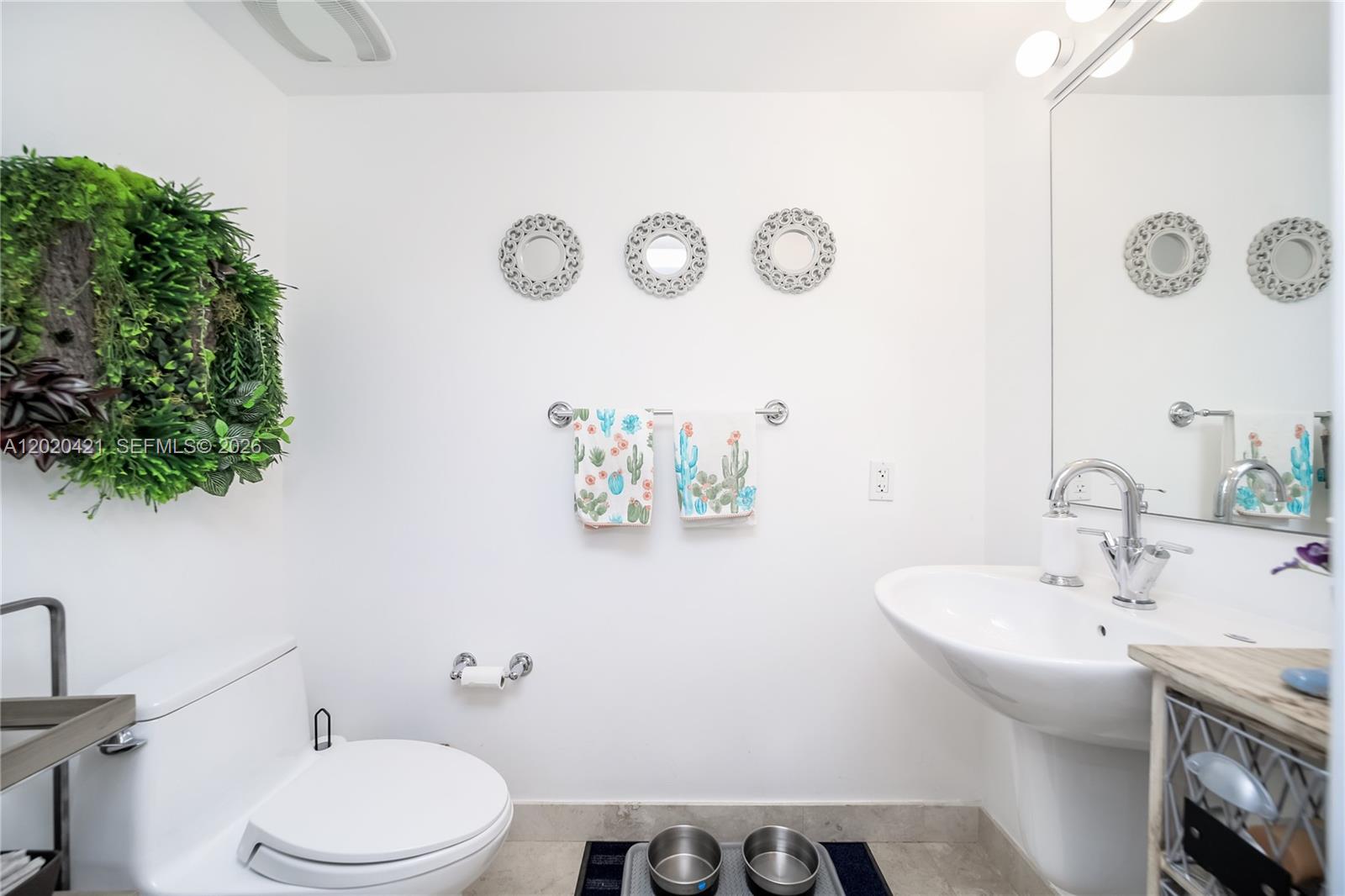 41 SE 5th St #704, Miami FL 33131