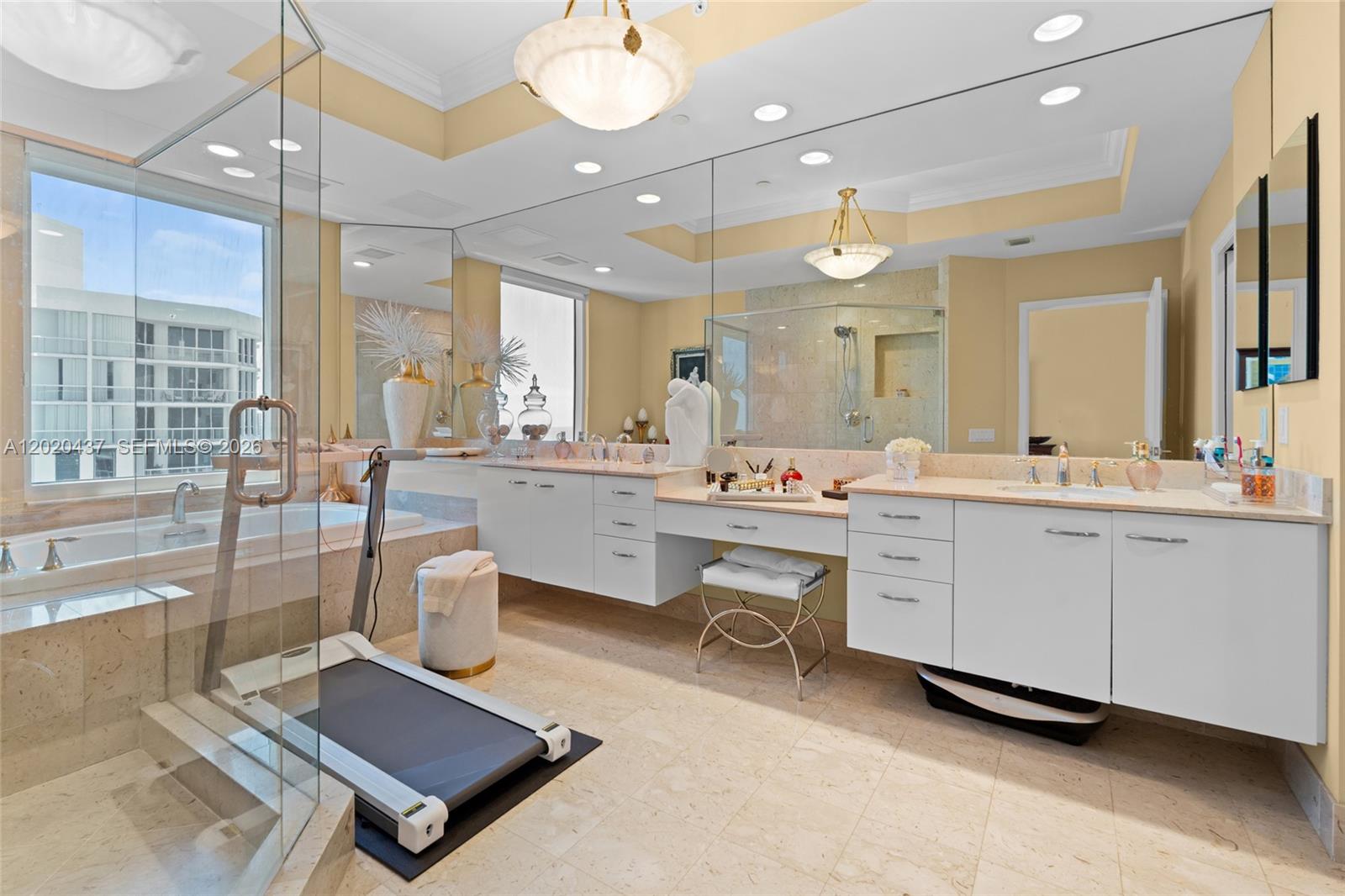 21200 Point Pl #2802, Aventura FL 33180