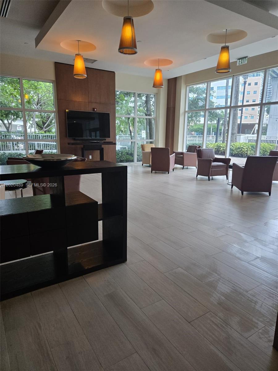 41 SE 5th St #815, Miami FL 33131
