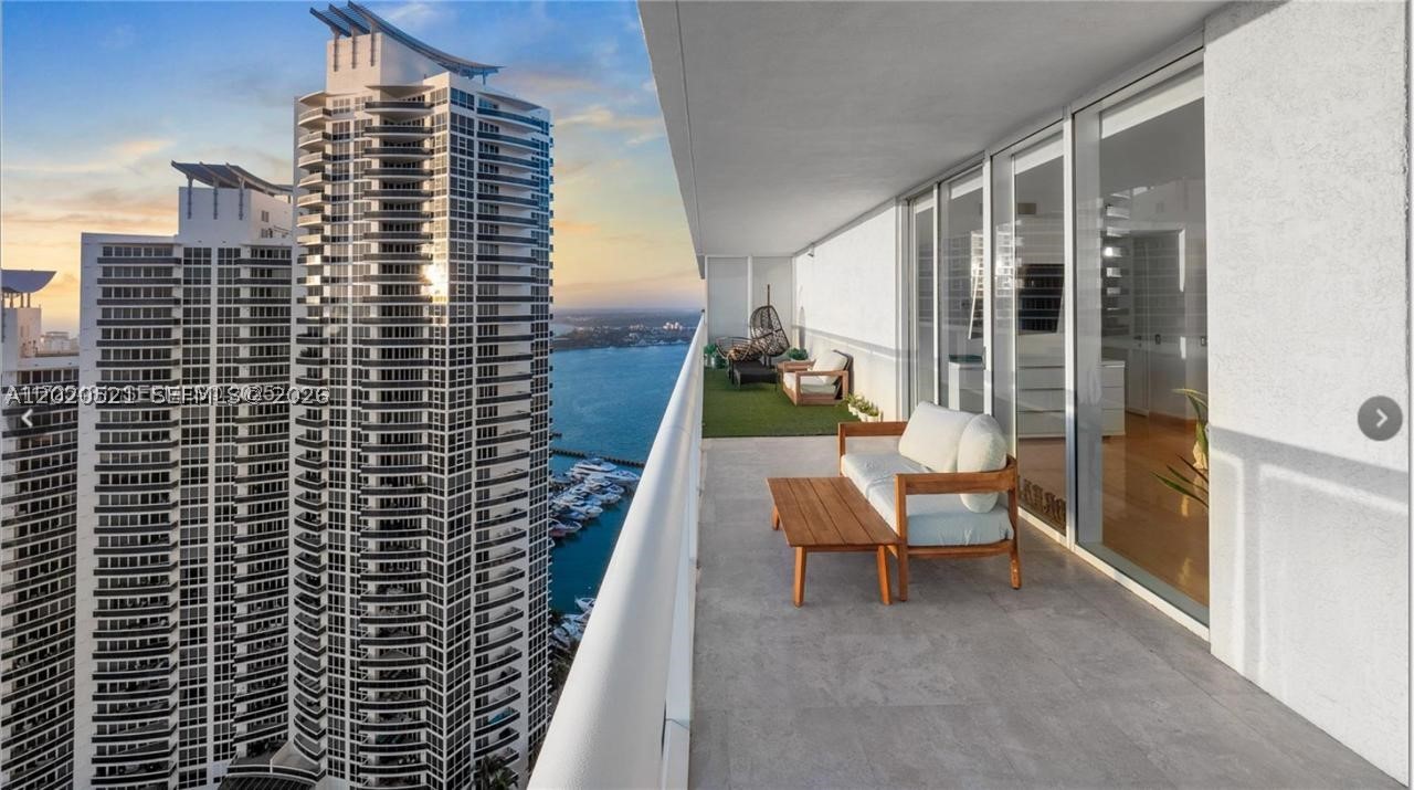 450 Alton Rd #2810, Miami Beach FL 33139