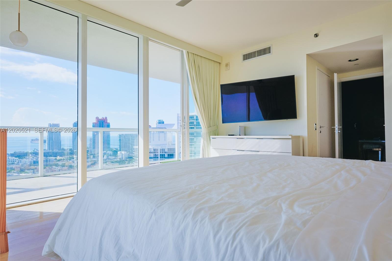 450 Alton Rd #2810, Miami Beach FL 33139