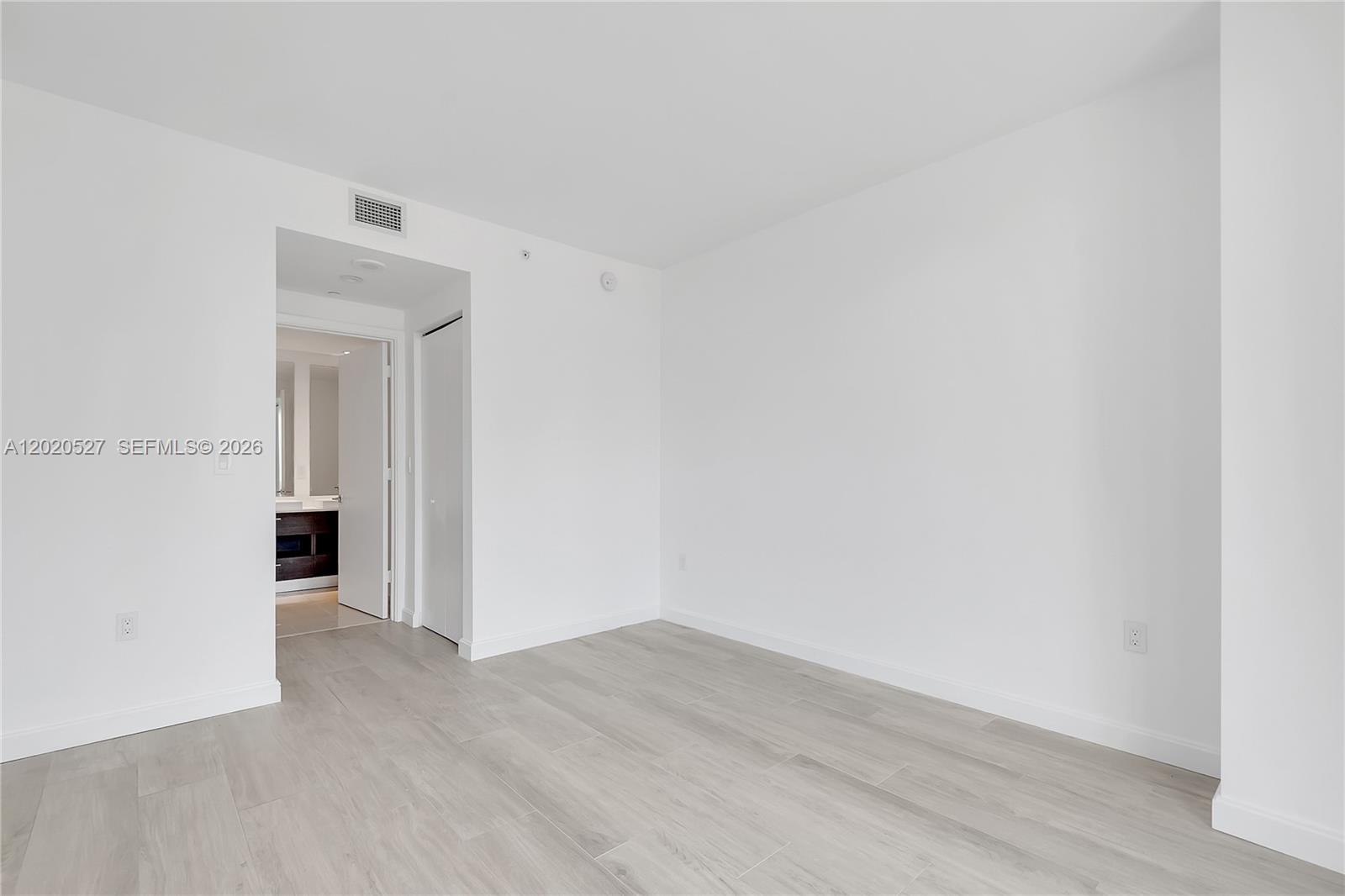 45 SW 9th St #2105, Miami FL 33130