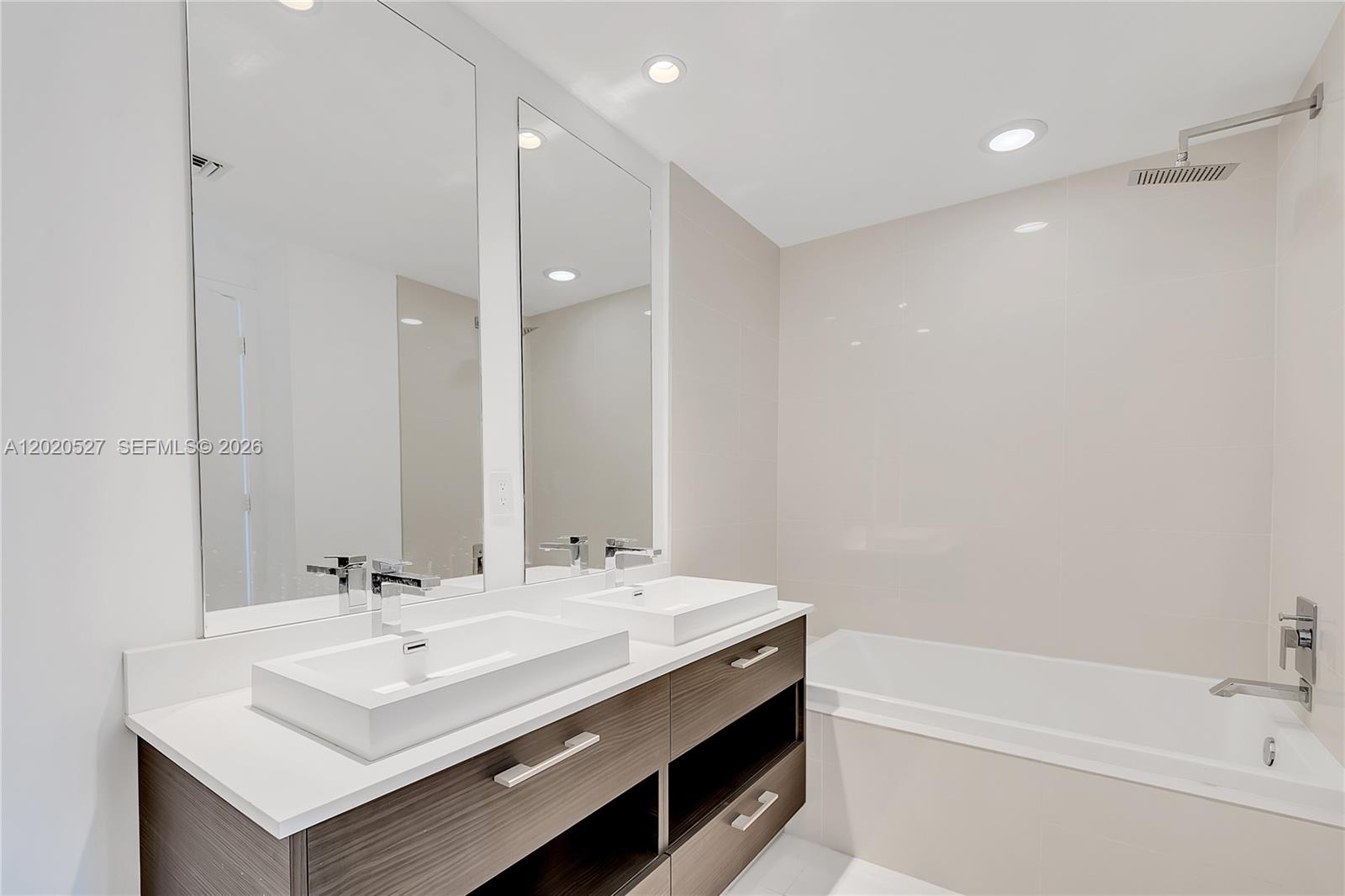 45 SW 9th St #2105, Miami FL 33130