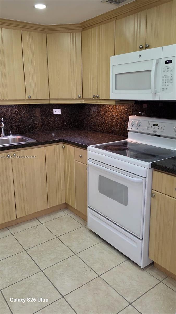 8107 SW 72nd Ave #423E, Miami FL 33143