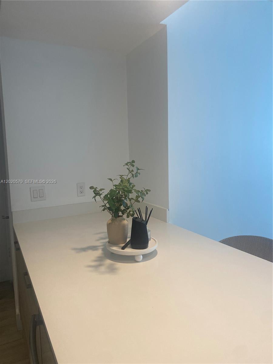 121 NE 34th St #1007, Miami FL 33137