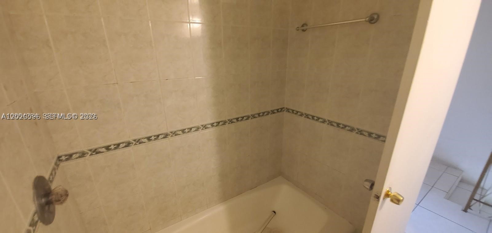 465 Swallow Dr #9, Miami Springs FL 33166