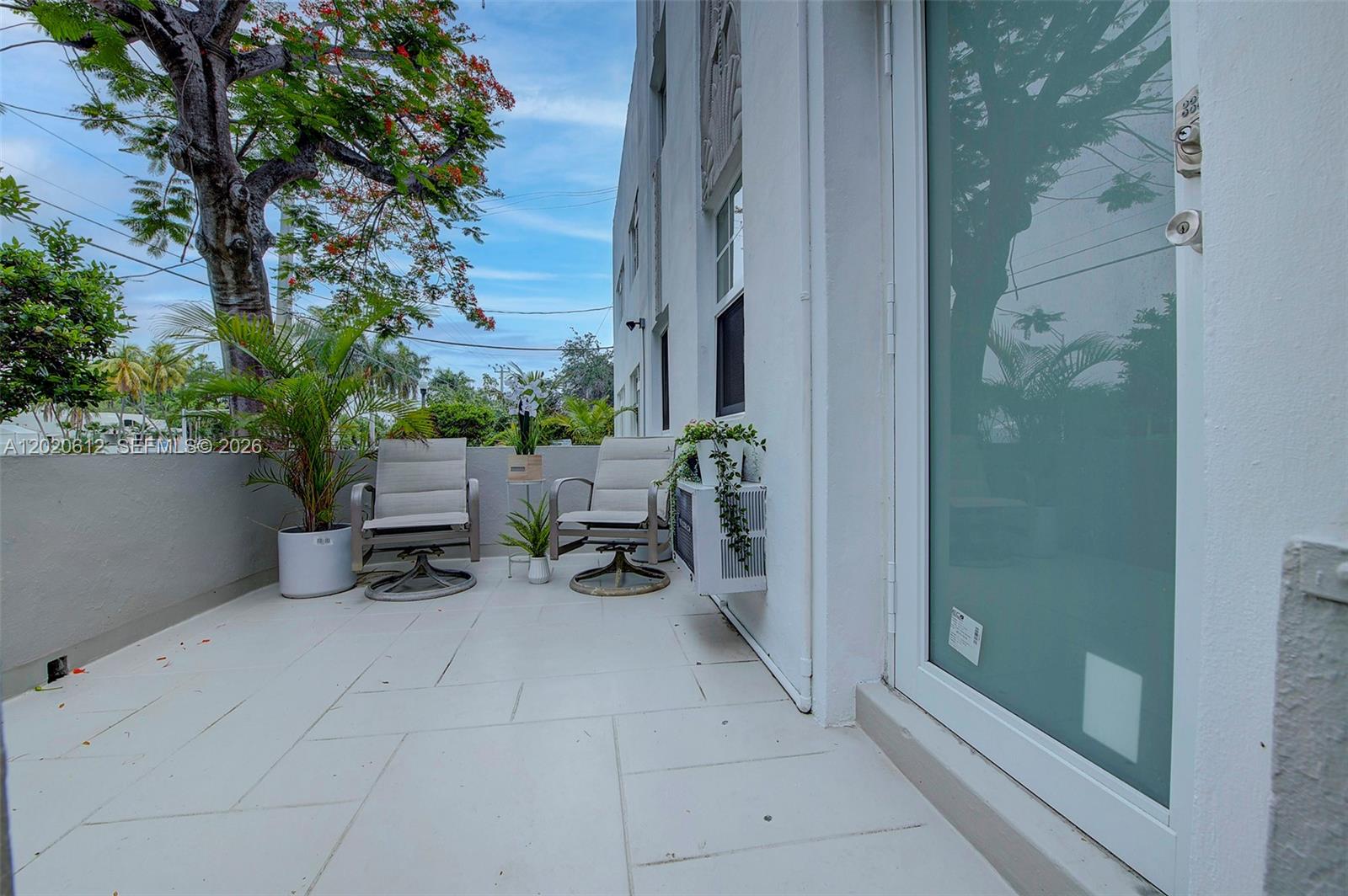 2463 Pine Tree Dr #3, Miami Beach FL 33140