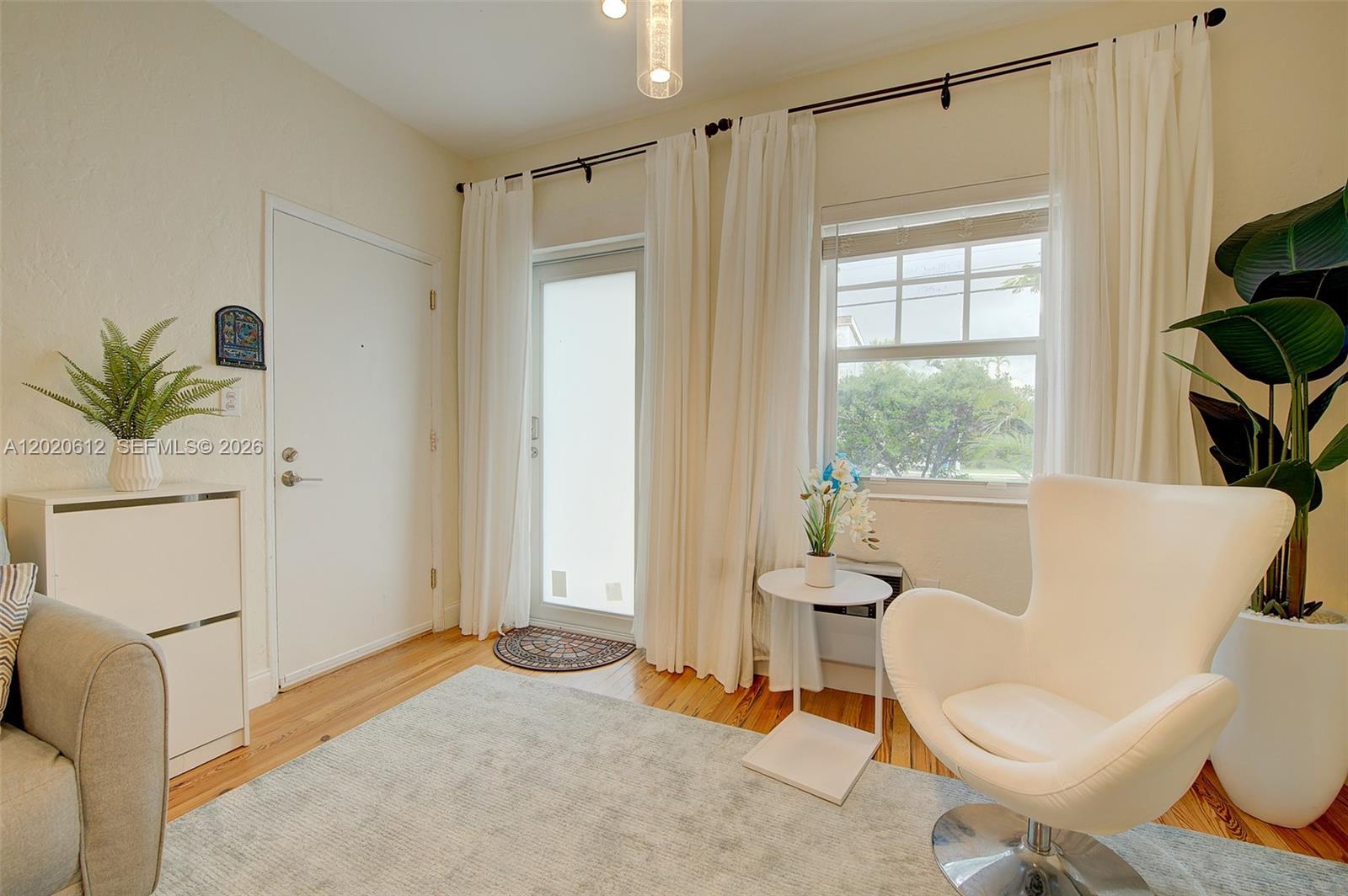 2463 Pine Tree Dr #3, Miami Beach FL 33140