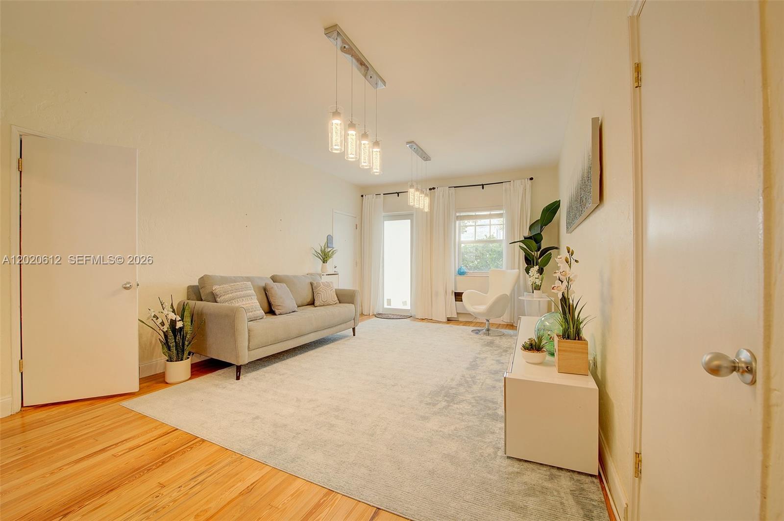 2463 Pine Tree Dr #3, Miami Beach FL 33140