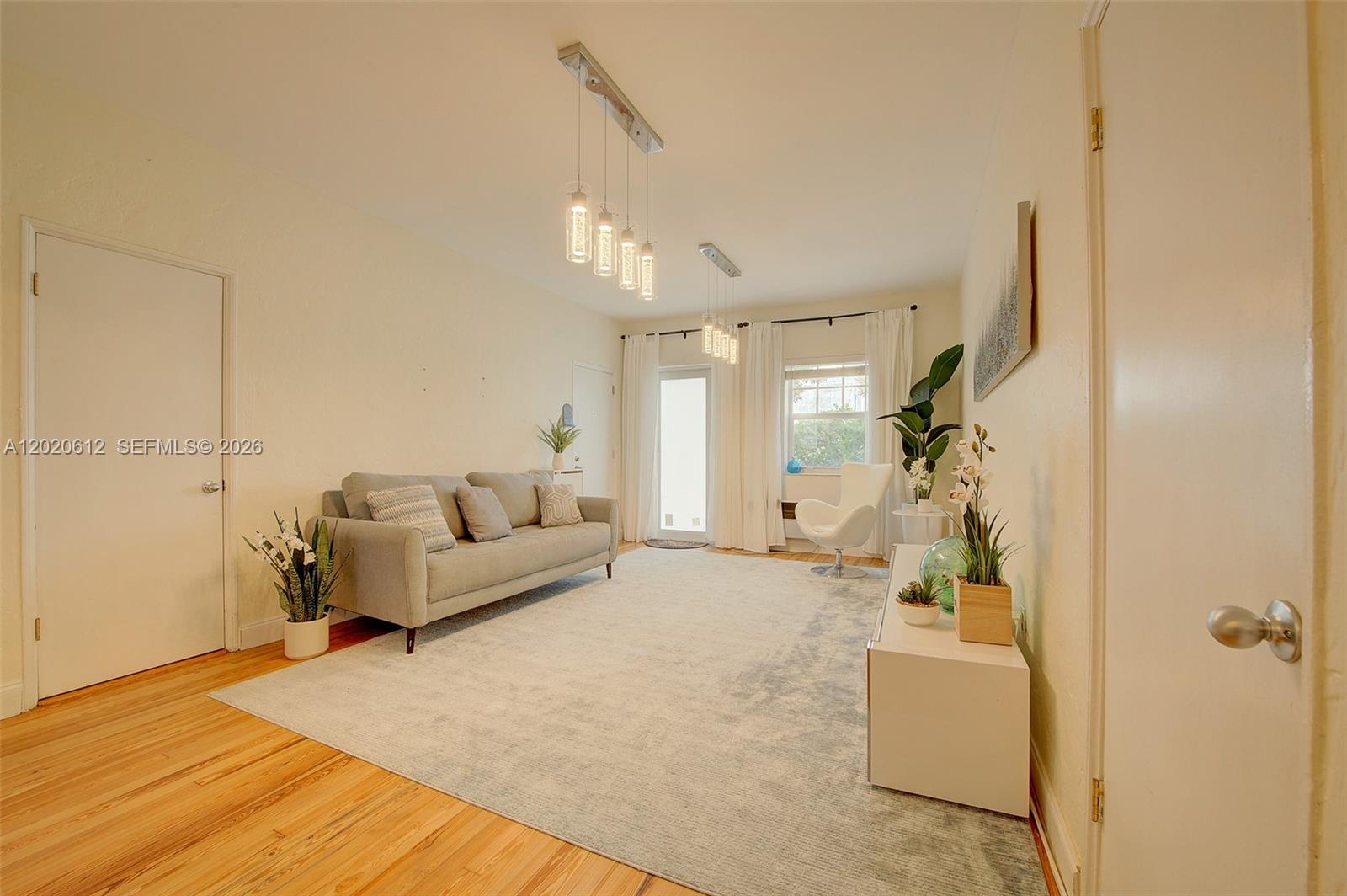 2463 Pine Tree Dr #3, Miami Beach FL 33140