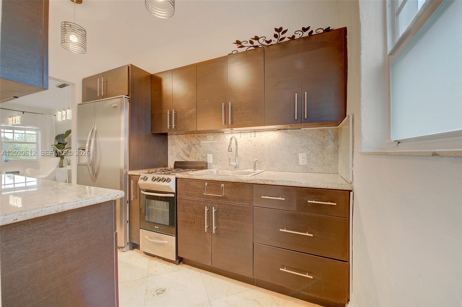 2463 Pine Tree Dr #3, Miami Beach FL 33140