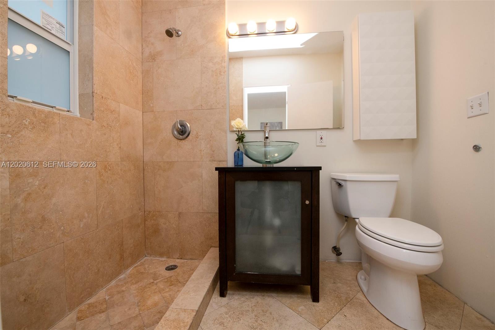 2463 Pine Tree Dr #3, Miami Beach FL 33140