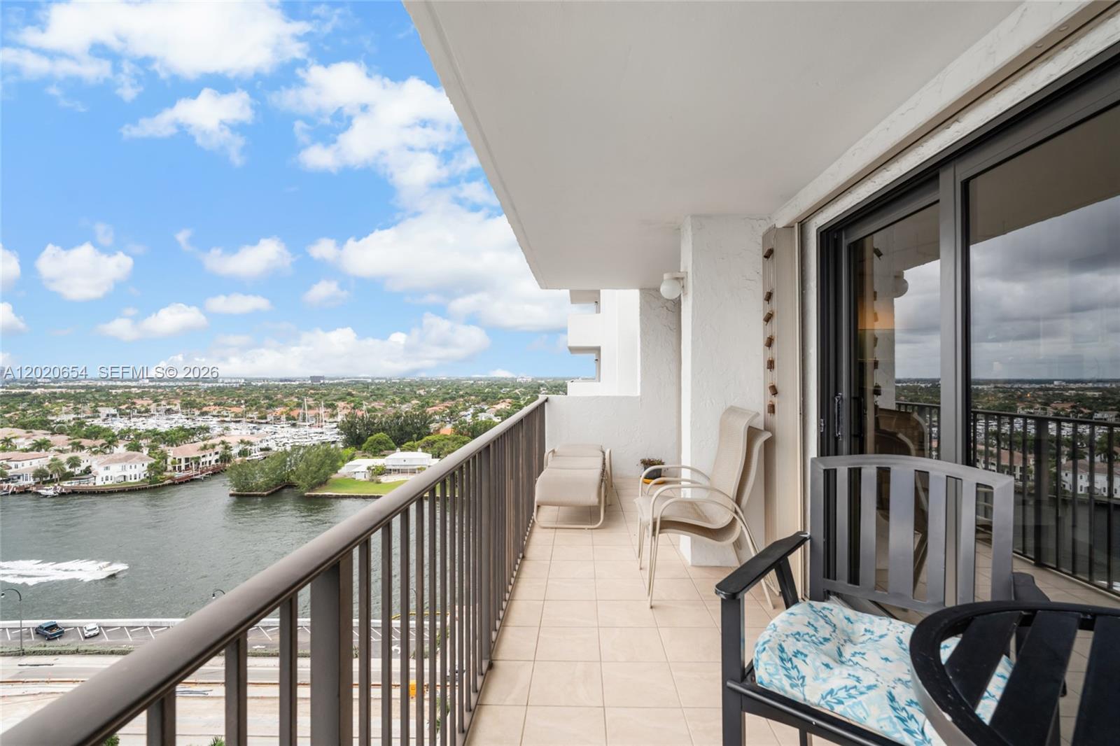 Hollywood FL 33019 - A12020654