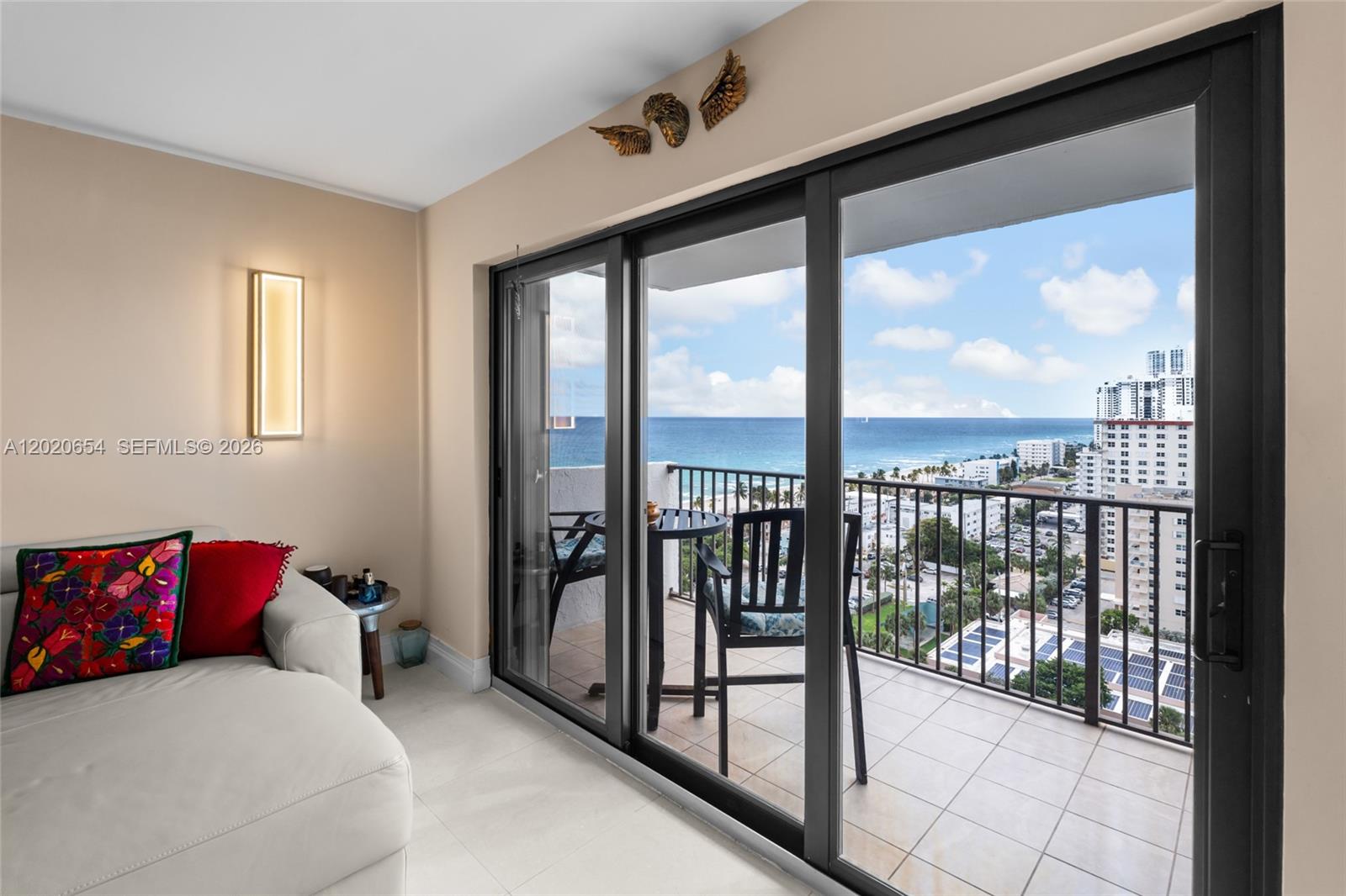 Hollywood FL 33019 - A12020654