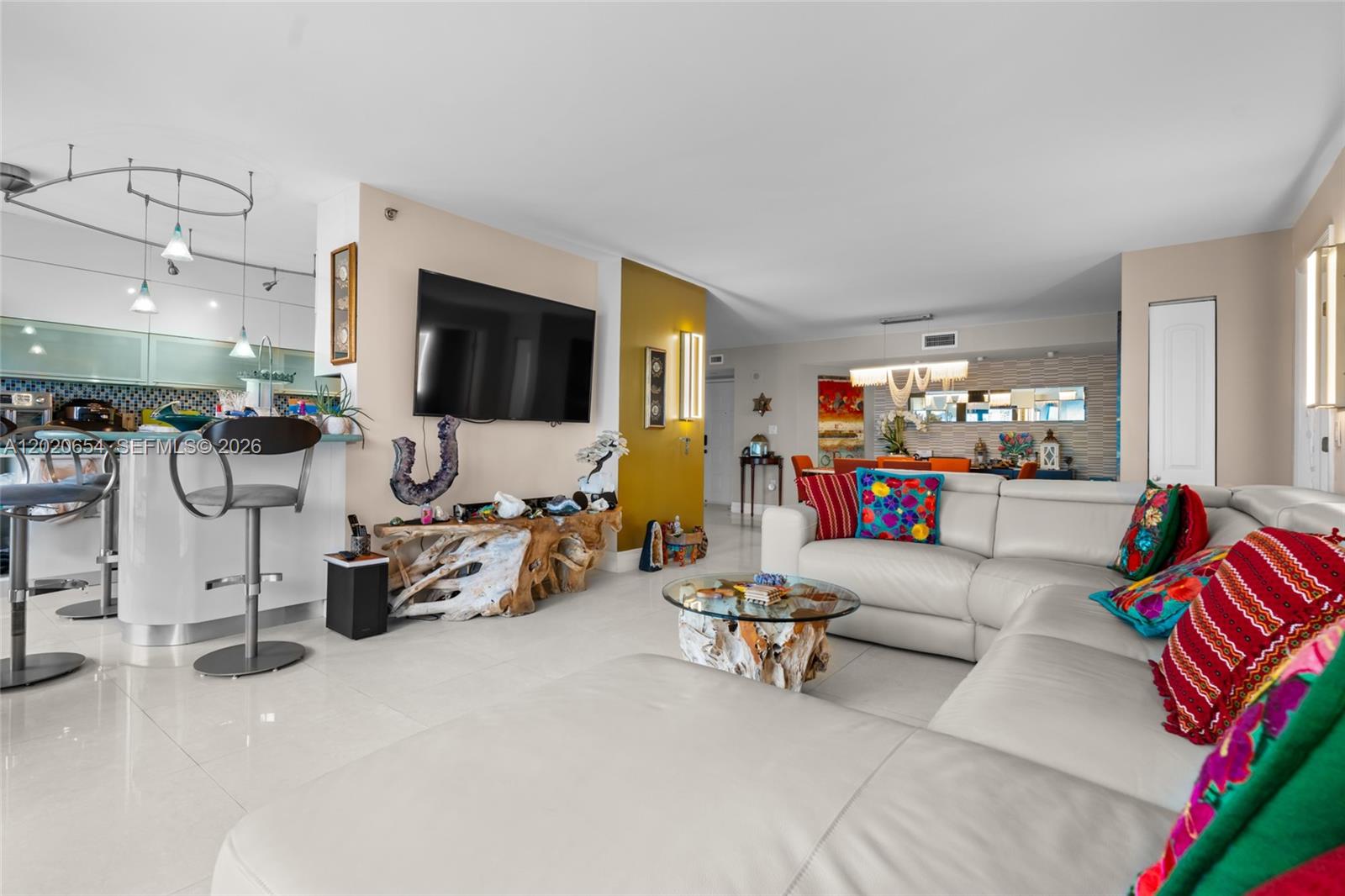 Hollywood FL 33019 - A12020654