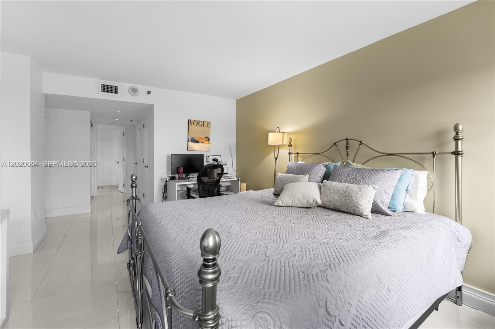 Hollywood FL 33019 - A12020654