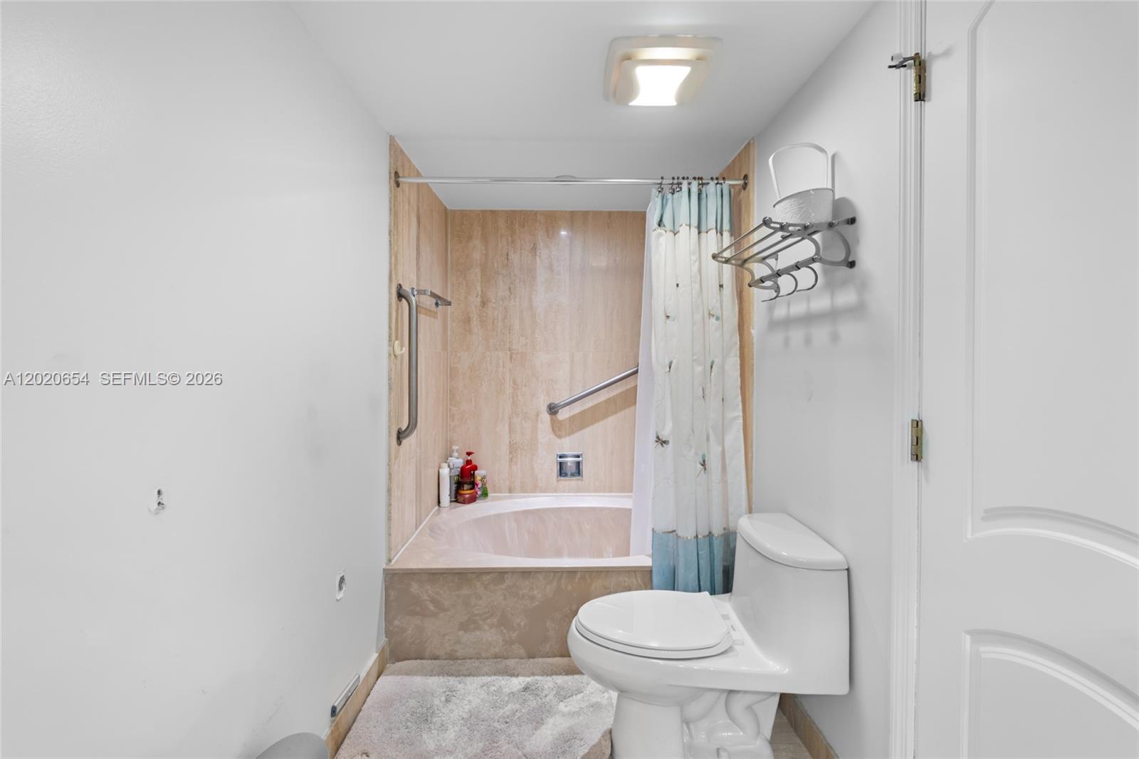 Hollywood FL 33019 - A12020654