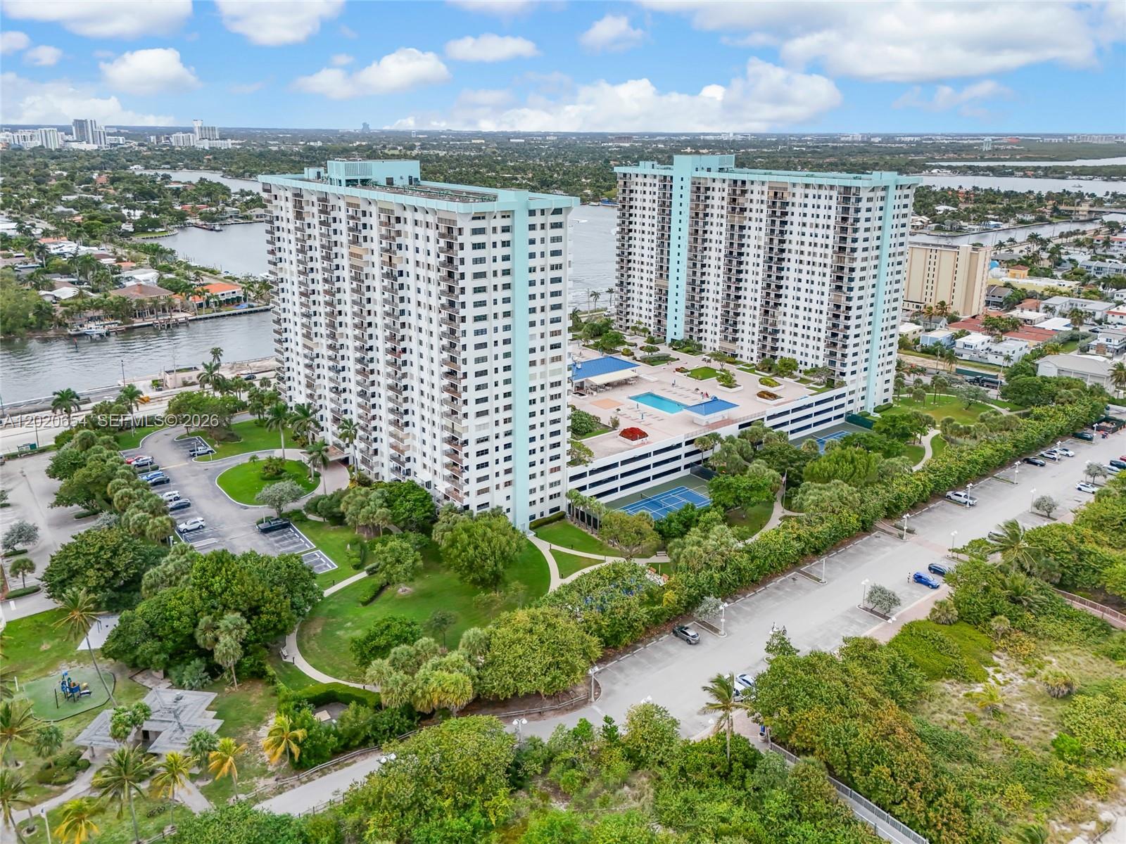 Hollywood FL 33019 - A12020654