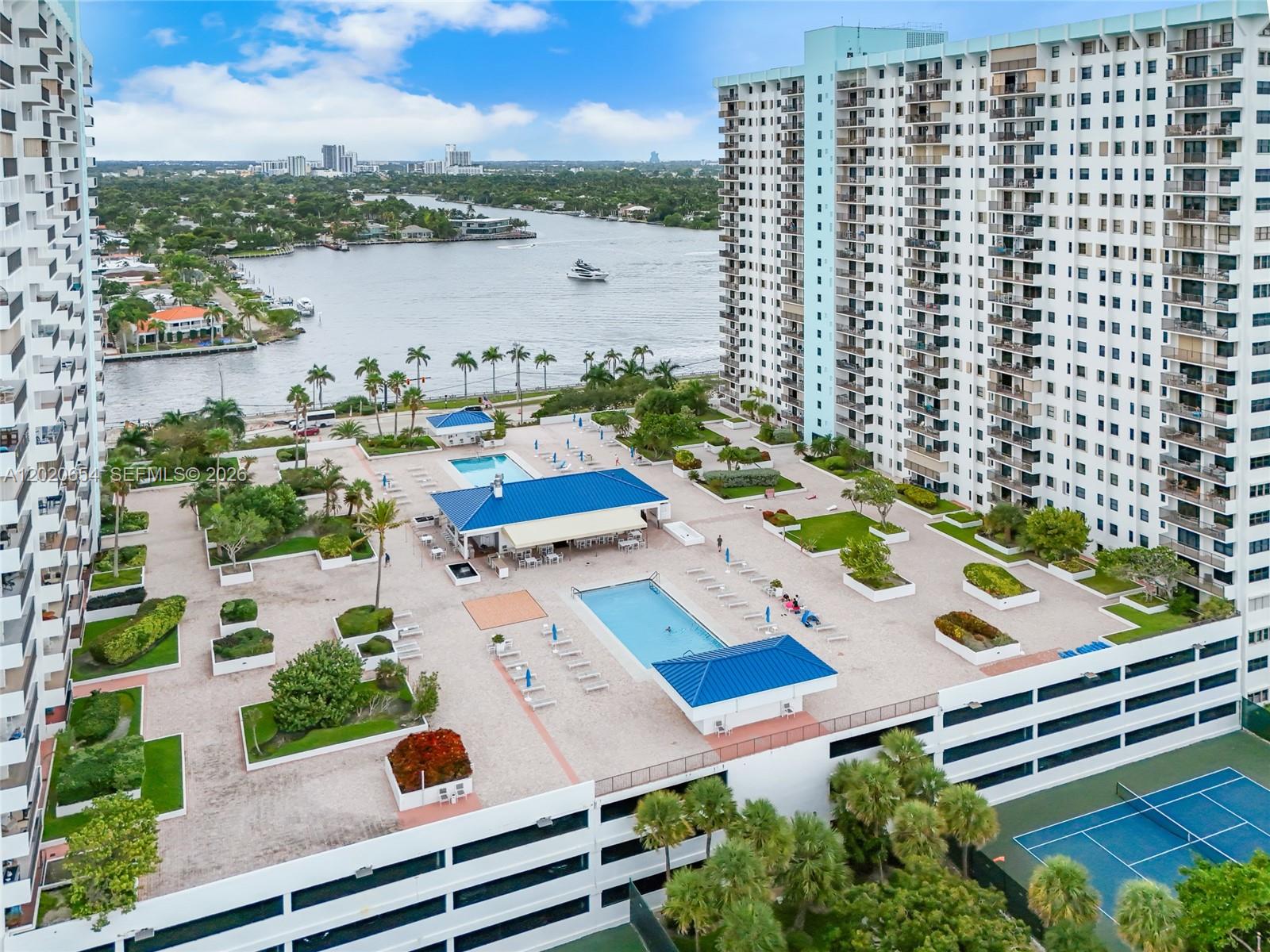 Hollywood FL 33019 - A12020654
