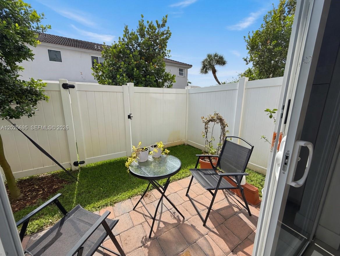 217 SW 170th Ave, Pembroke Pines FL 33027