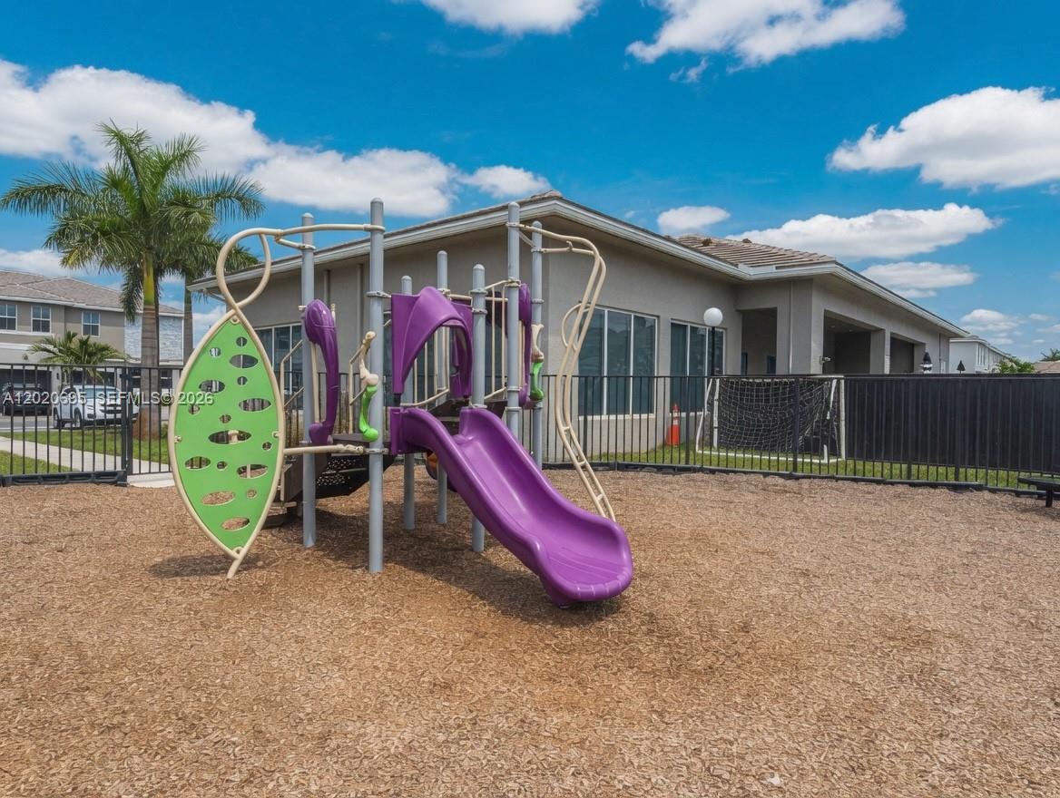 217 SW 170th Ave, Pembroke Pines FL 33027