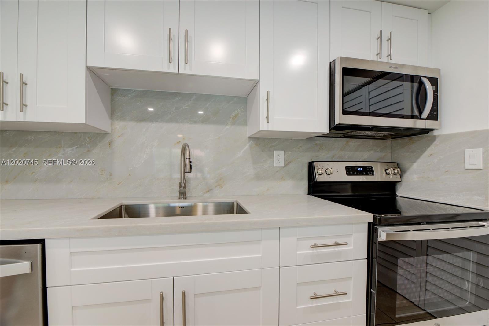 200 LAKEVIEW DR #211, Weston FL 33326