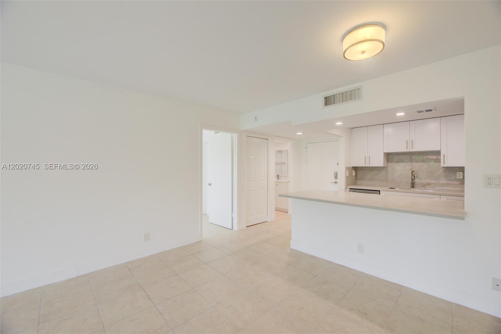 200 LAKEVIEW DR #211, Weston FL 33326