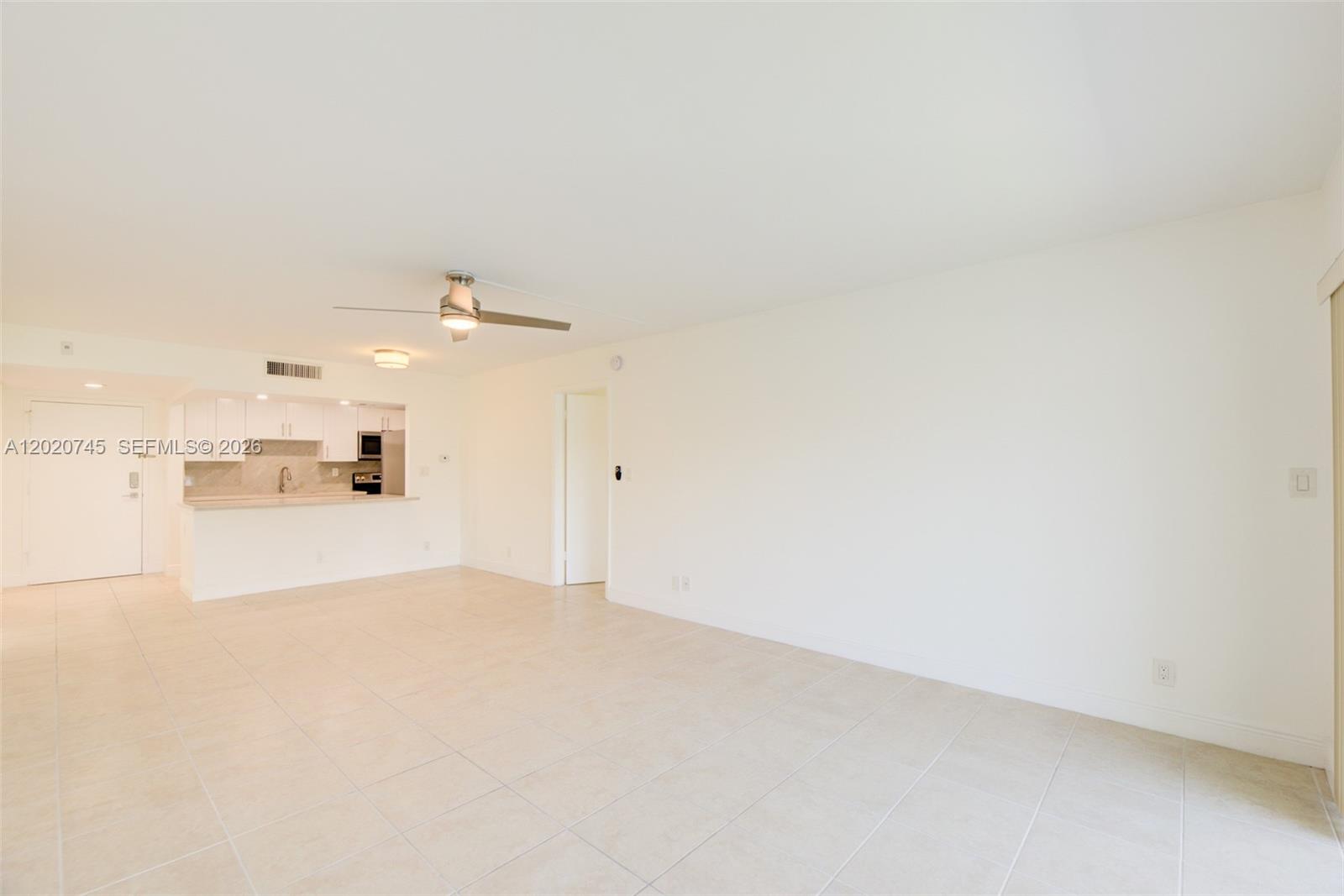 200 LAKEVIEW DR #211, Weston FL 33326