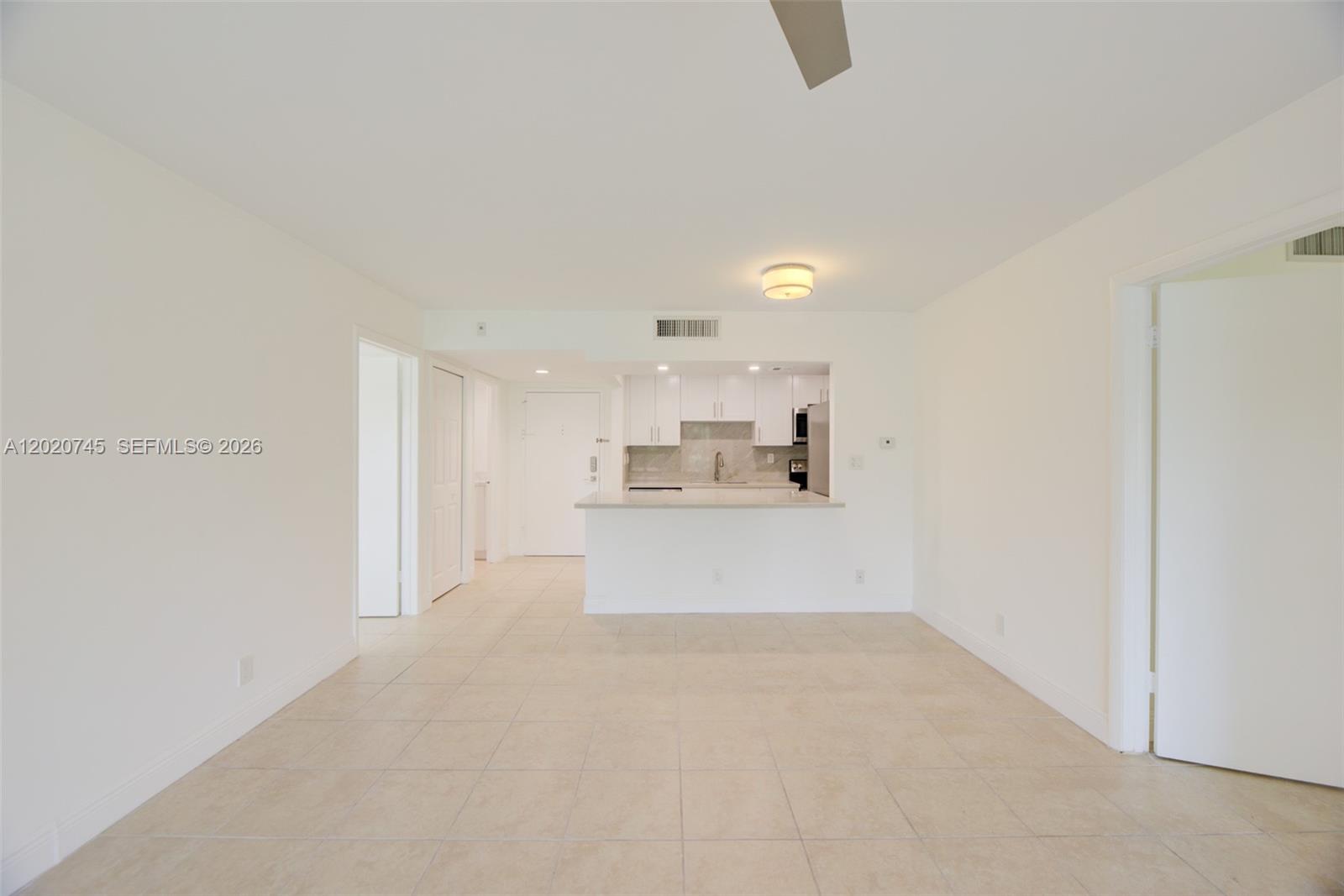 200 LAKEVIEW DR #211, Weston FL 33326
