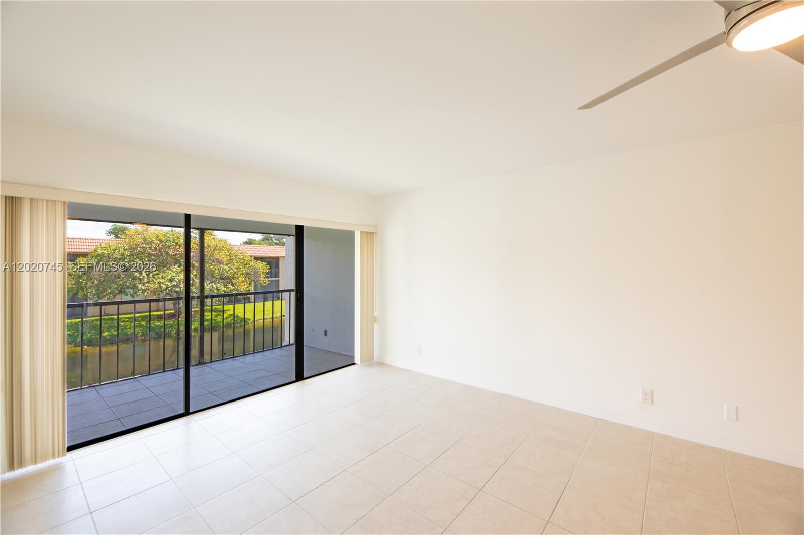 200 LAKEVIEW DR #211, Weston FL 33326