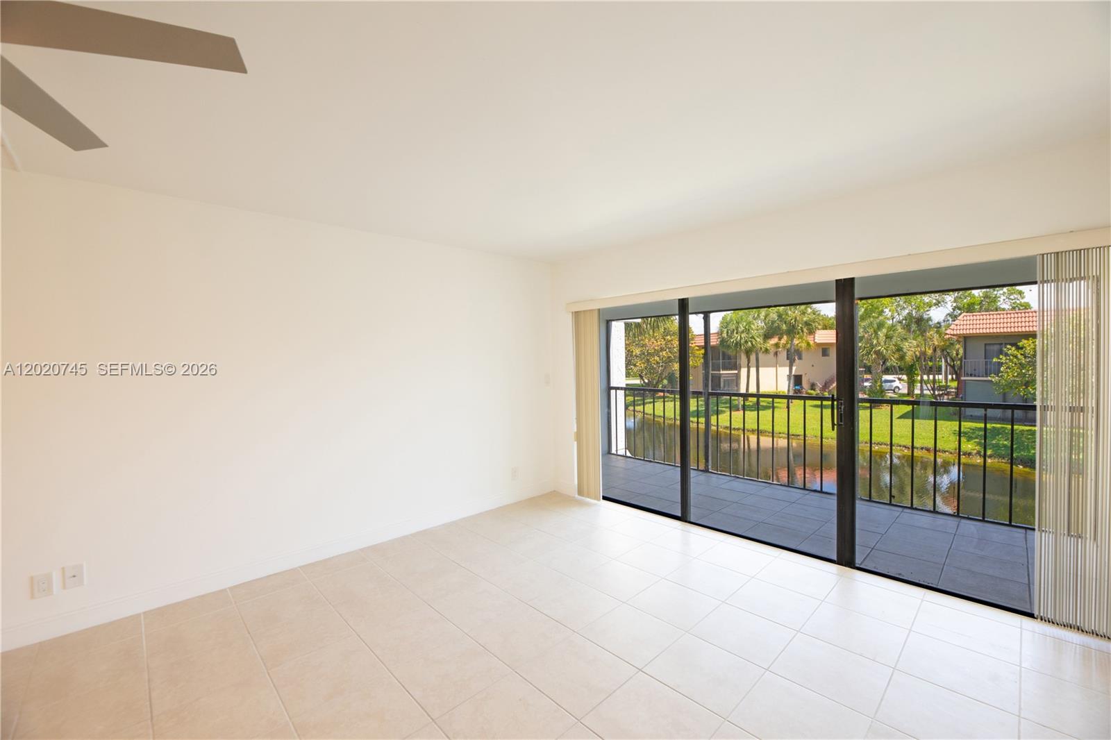 200 LAKEVIEW DR #211, Weston FL 33326