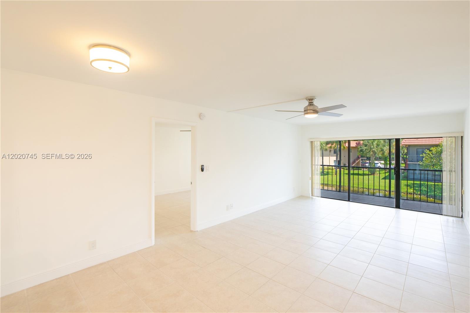 200 LAKEVIEW DR #211, Weston FL 33326