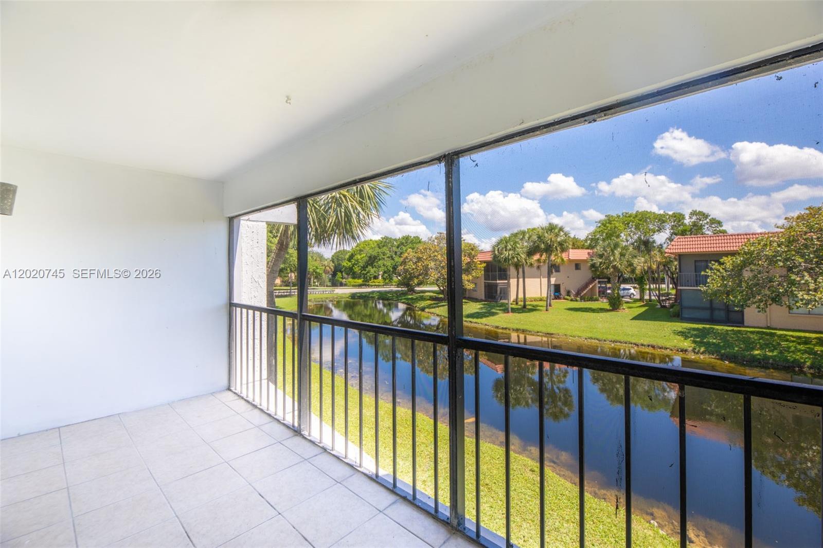 200 LAKEVIEW DR #211, Weston FL 33326