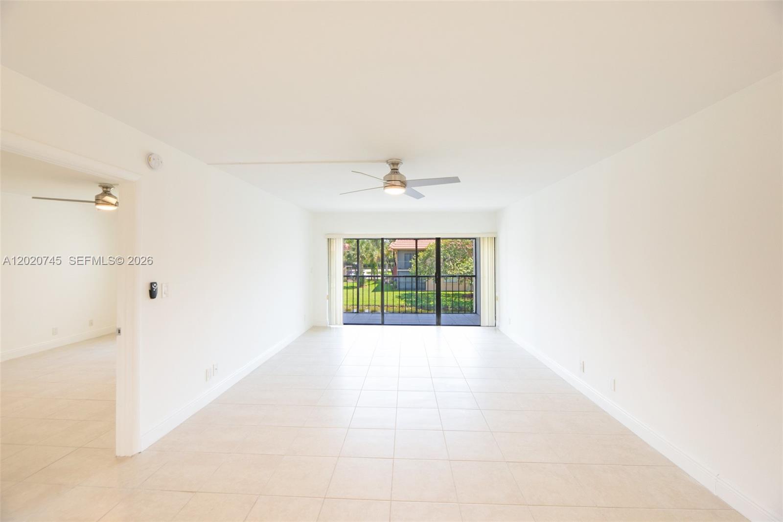 200 LAKEVIEW DR #211, Weston FL 33326