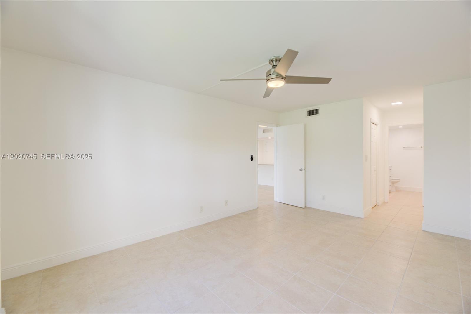 200 LAKEVIEW DR #211, Weston FL 33326