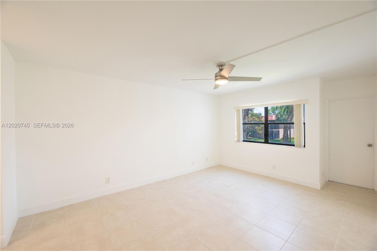 200 LAKEVIEW DR #211, Weston FL 33326