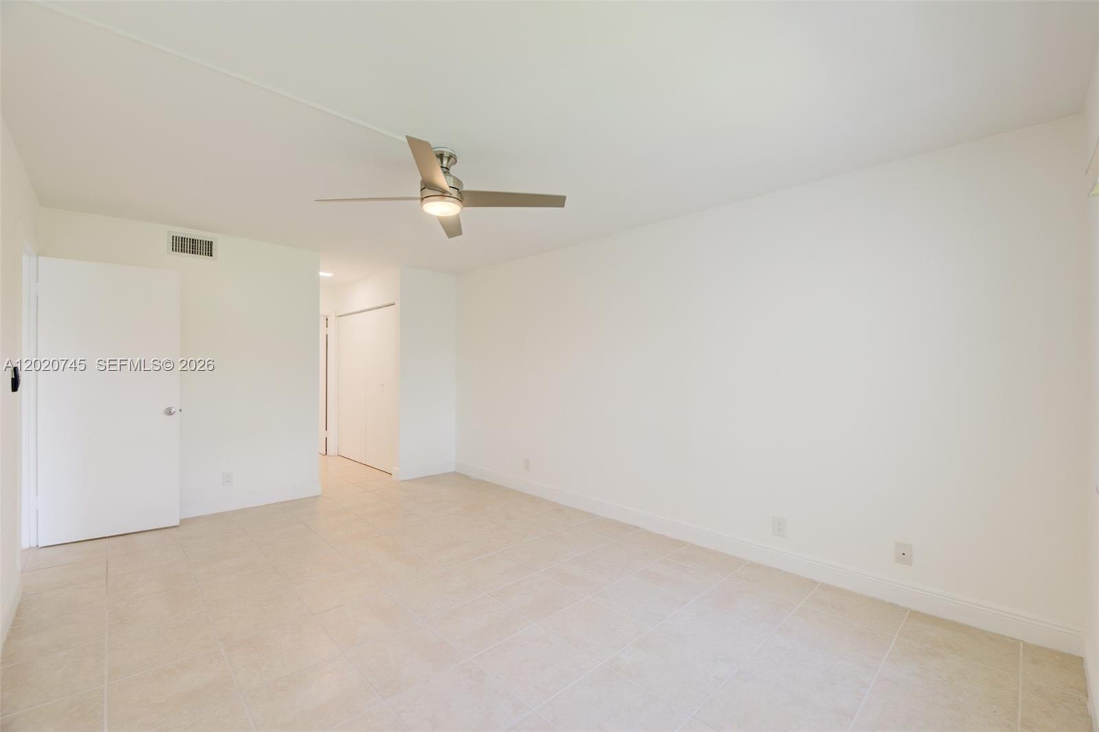 200 LAKEVIEW DR #211, Weston FL 33326