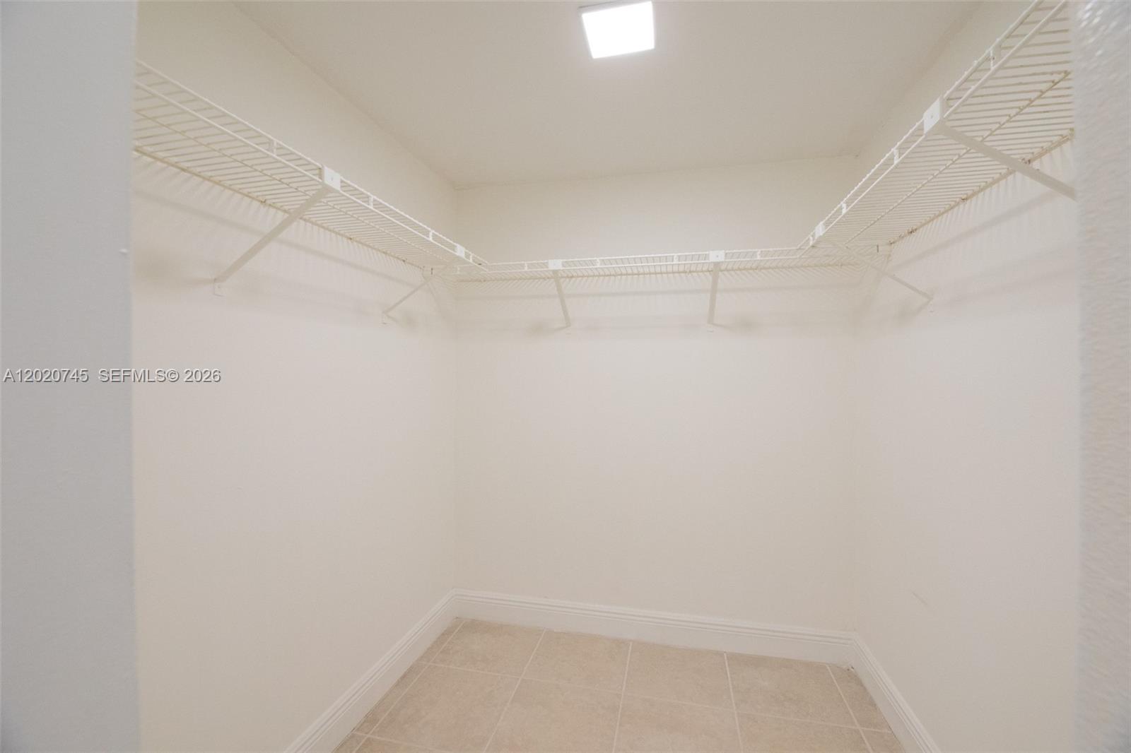 200 LAKEVIEW DR #211, Weston FL 33326