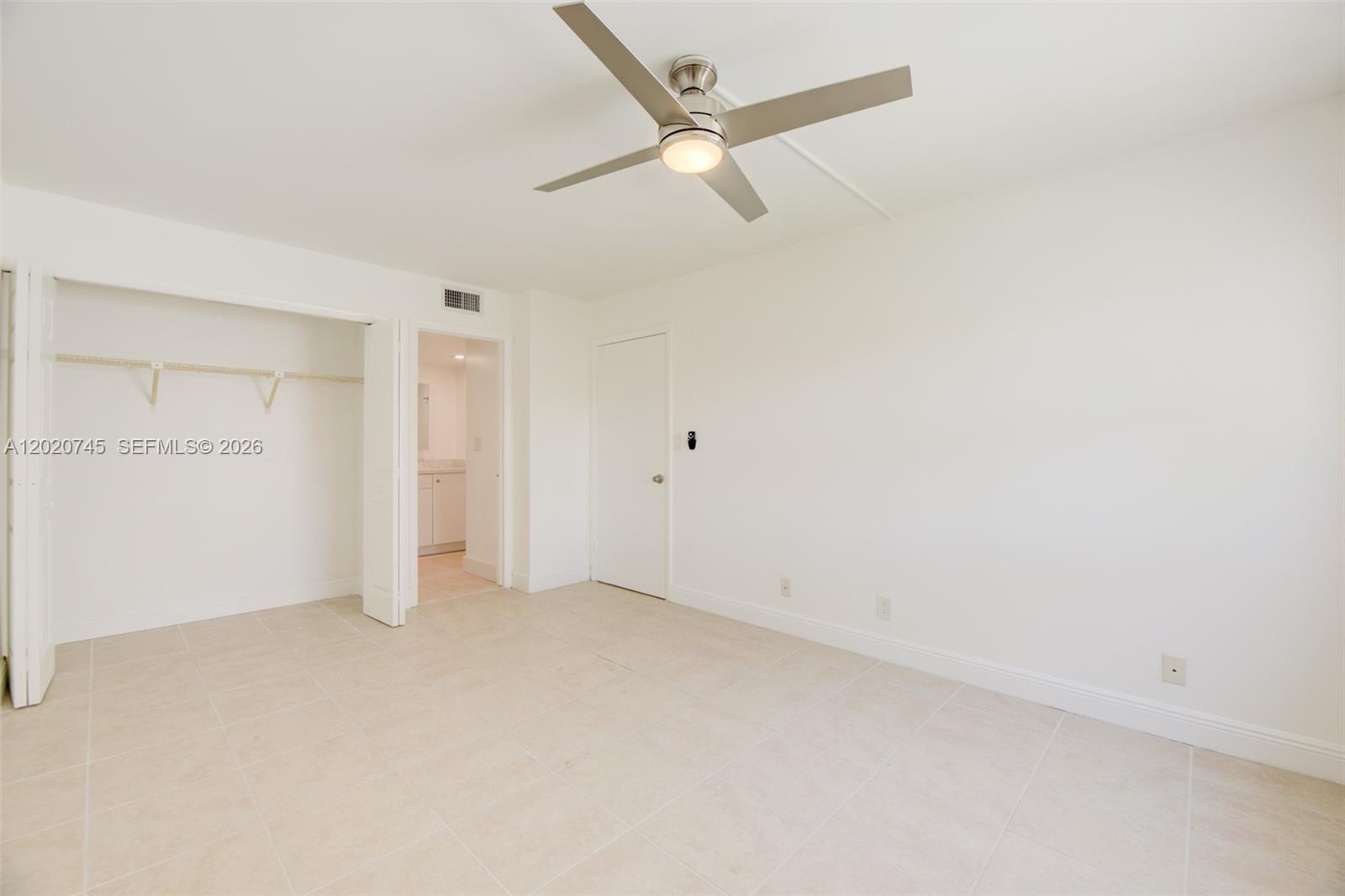 200 LAKEVIEW DR #211, Weston FL 33326