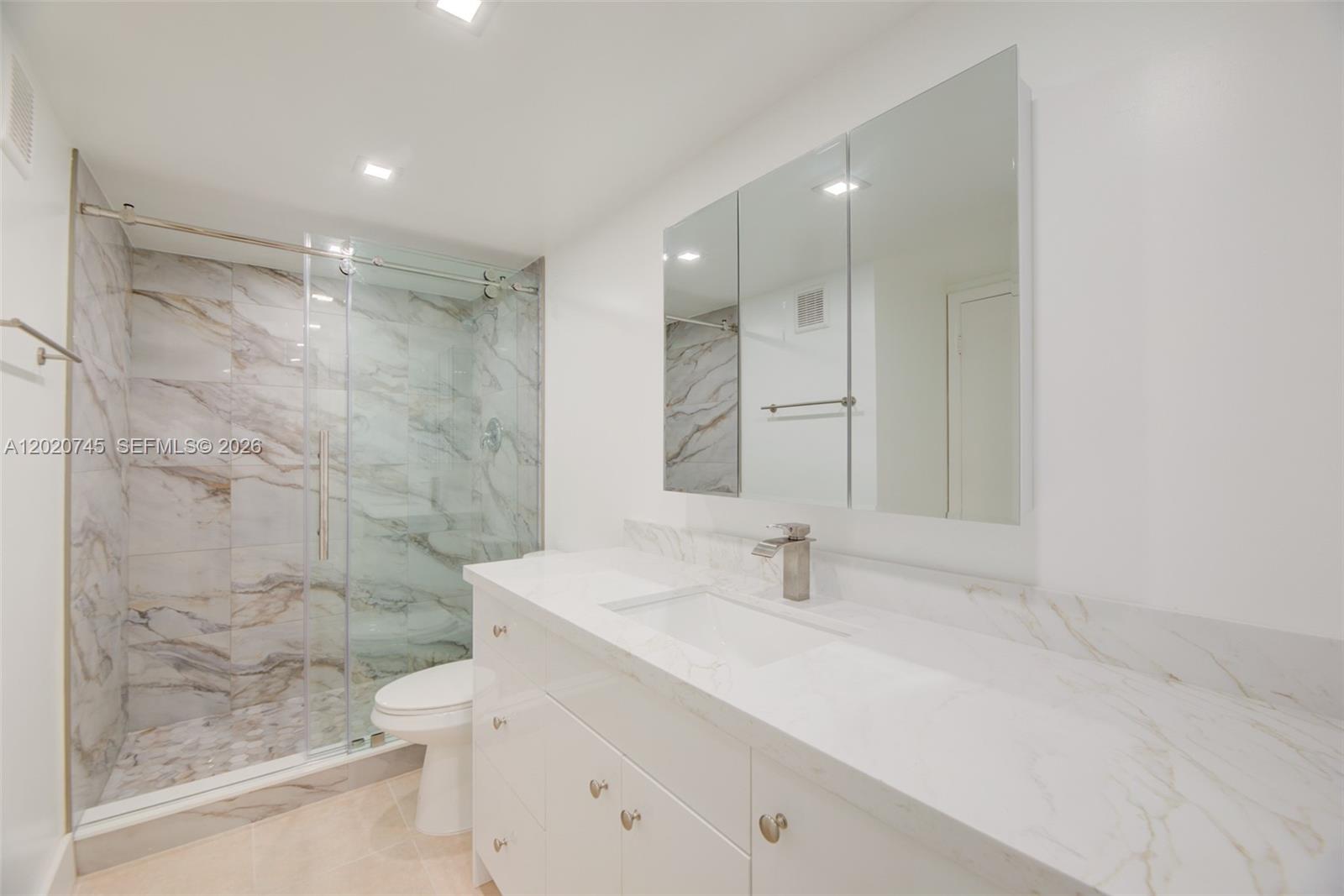 200 LAKEVIEW DR #211, Weston FL 33326